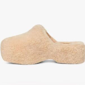 Ugg Cozy Tan Women's Fuzzy Clogs